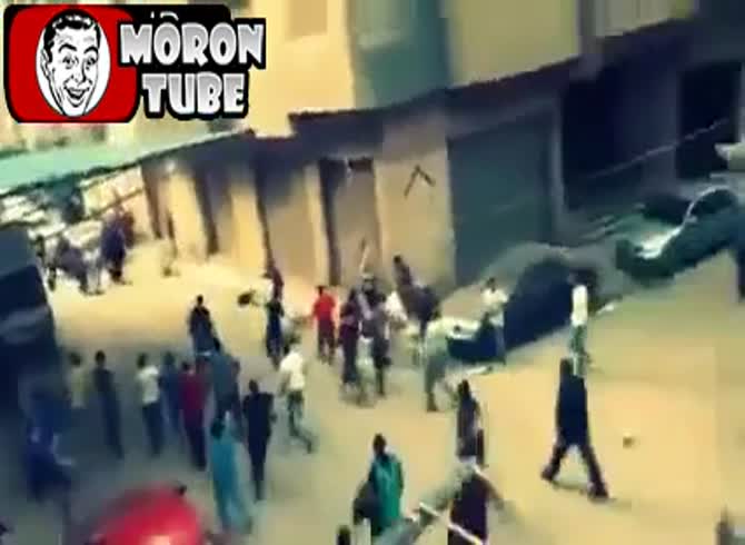 Video :An angry mob of Egyptians assaults a guy who attempts to murder his wife